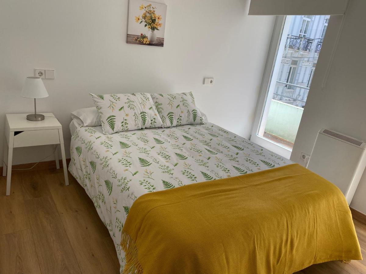 Piso En El Centro Para 4 Personas - Plaza Amboage - Wifi Ferrol Esterno foto